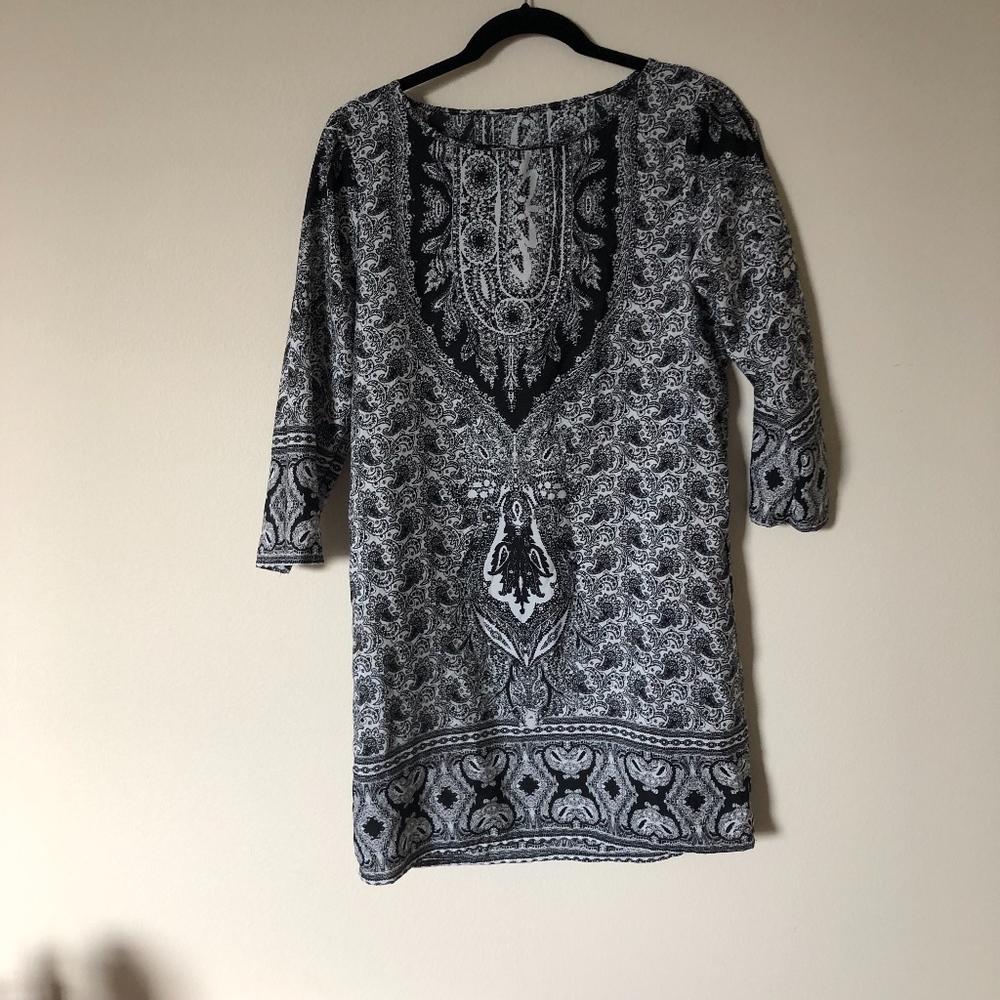 black and white patterned shift dress